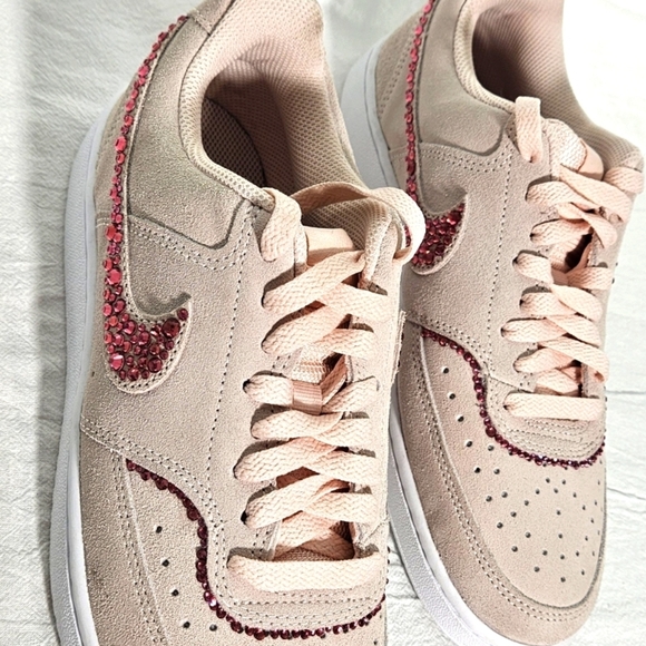 🌟Bling Custom Nike Suede Sneakers Crystal Rhinestone Rose Pink Swoosh Size 9 🌟 - Picture 4 of 9